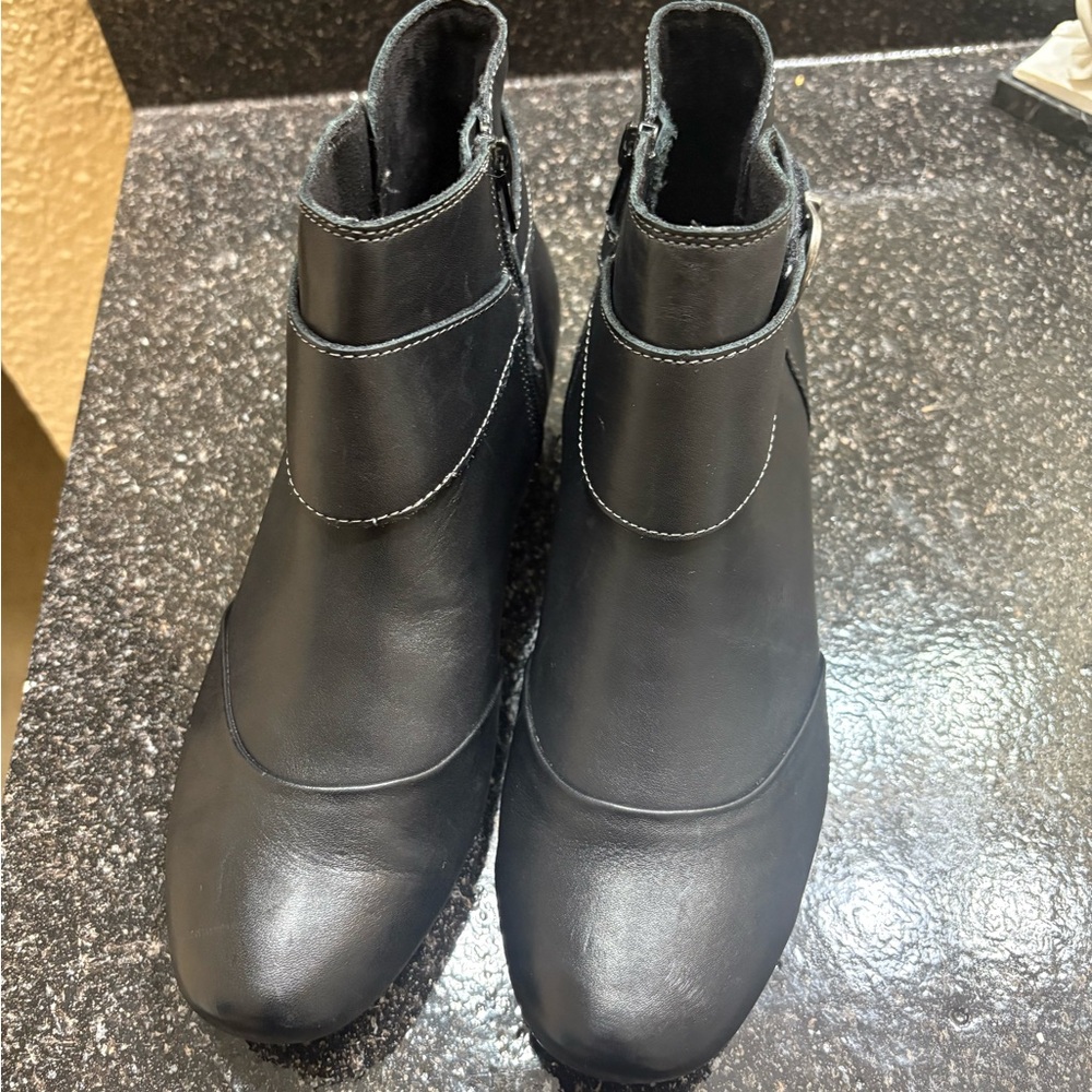 Addiction Black Ankle Boots with Sleek Design - Picture 2 of 6